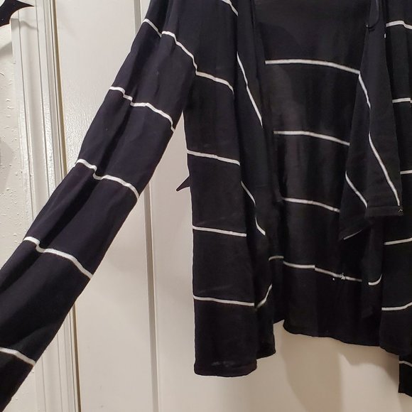 Medium Black and White Striped Cardigan - Picture 4 of 4
